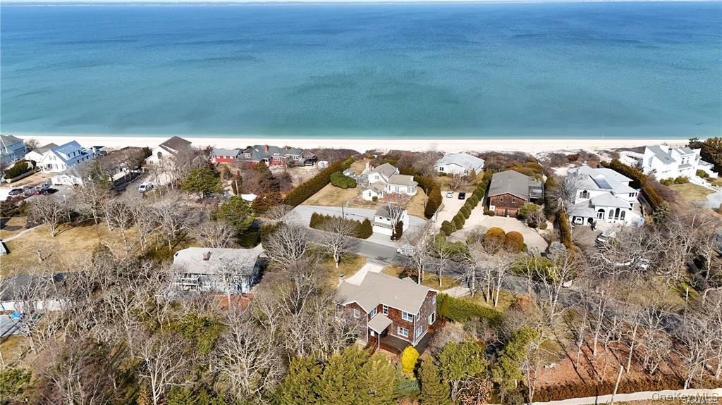 48 Oakhurst Road, Hampton Bays, NY 11946