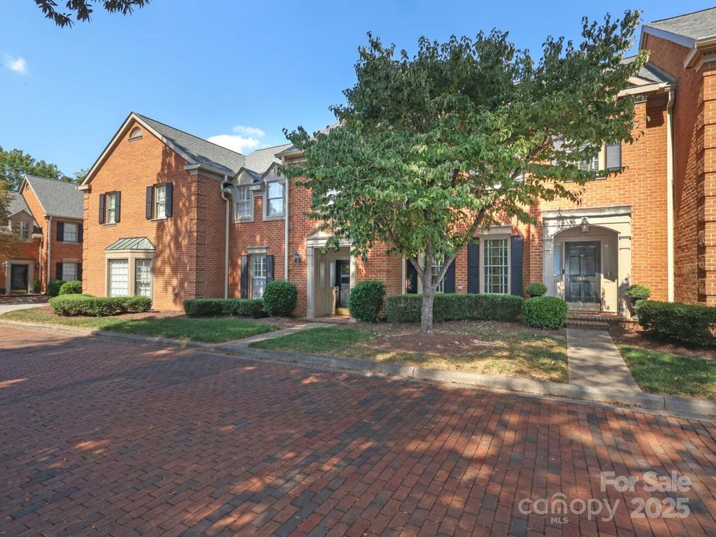 2839 Sharon View Road, Charlotte, NC 28210
