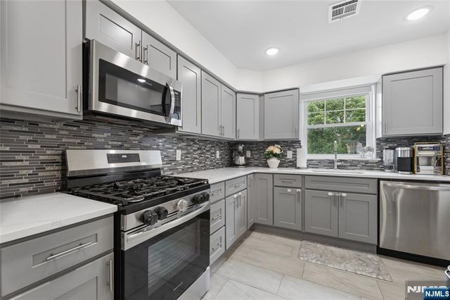 518 8th Street, Lyndhurst, NJ 07071
