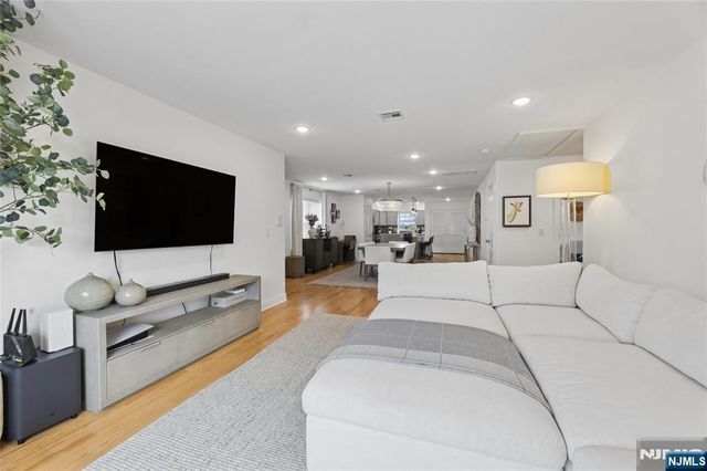 518 8th Street, Lyndhurst, NJ 07071
