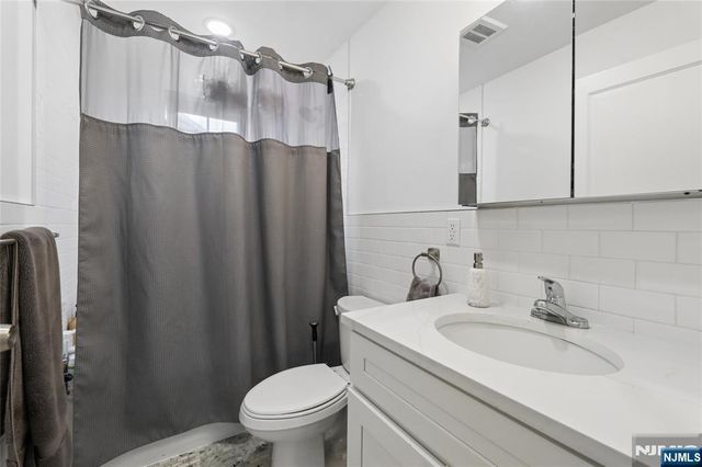 518 8th Street, Lyndhurst, NJ 07071