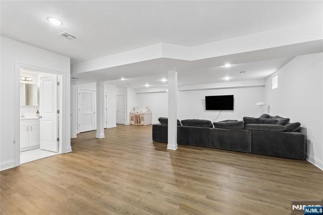 518 8th Street, Lyndhurst, NJ 07071