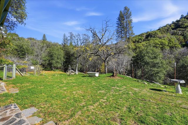 50015 Lilac Lane, Oakhurst, CA 93644