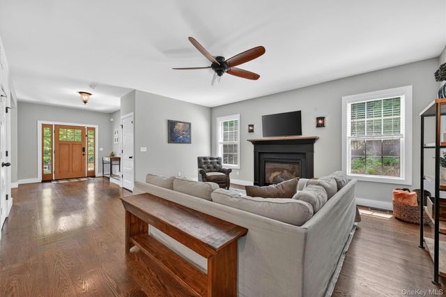 220 Bay View Avenue, Cornwall On Hudson, NY 12520