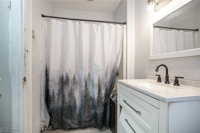 13407 Third Avenue, East Cleveland, OH 44112