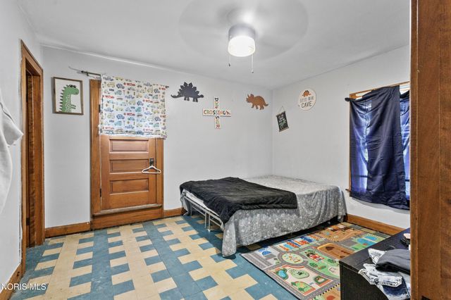 121 Bacon Street, Rossford, OH 43460