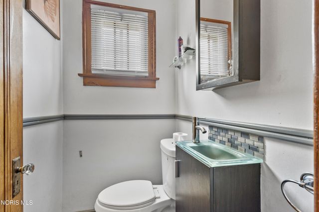 121 Bacon Street, Rossford, OH 43460