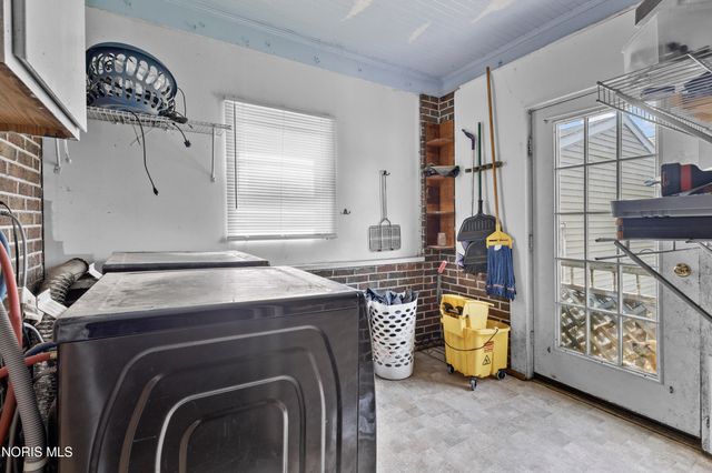 121 Bacon Street, Rossford, OH 43460