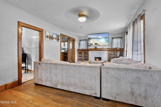 121 Bacon Street, Rossford, OH 43460