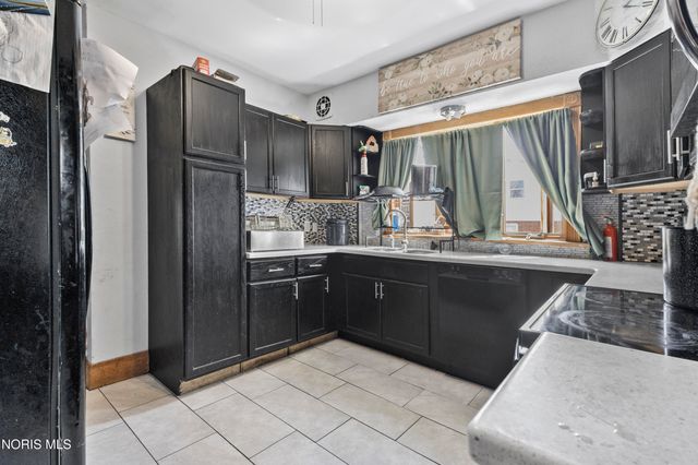 121 Bacon Street, Rossford, OH 43460