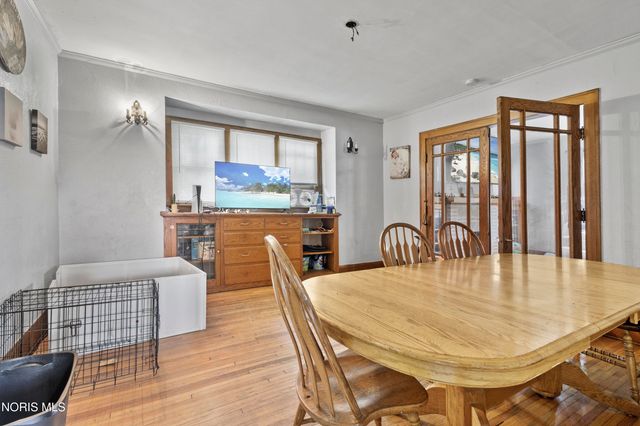 121 Bacon Street, Rossford, OH 43460