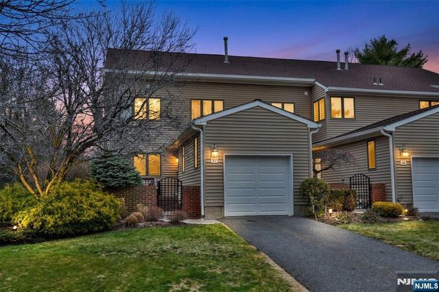 37 Niagara Drive 37, Mahwah, NJ 07430