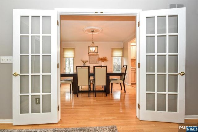 37 Niagara Drive 37, Mahwah, NJ 07430