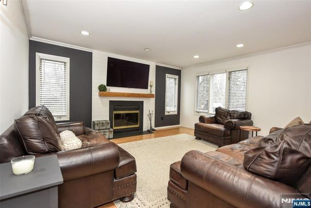 37 Niagara Drive 37, Mahwah, NJ 07430