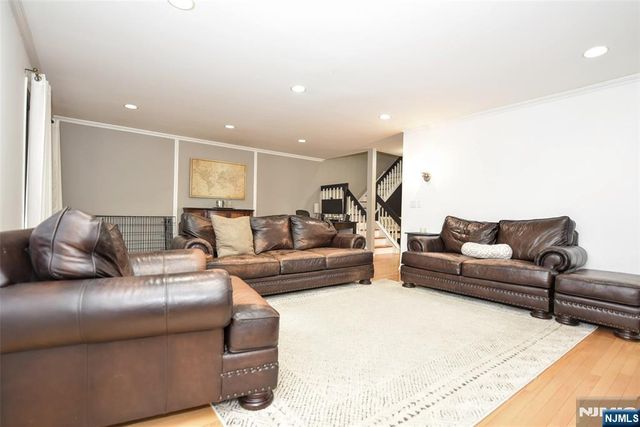 37 Niagara Drive 37, Mahwah, NJ 07430