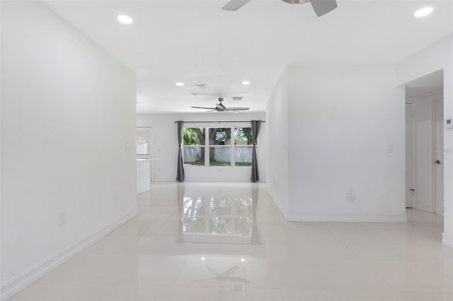 3725 31ST AVENUE N, St Petersburg, FL 33713