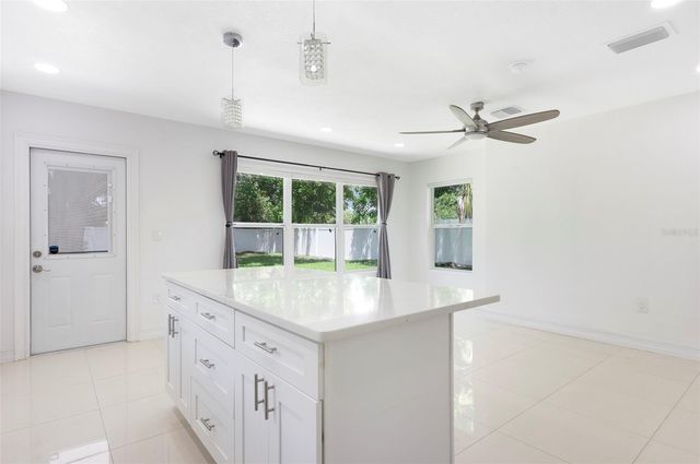 3725 31ST AVENUE N, St Petersburg, FL 33713