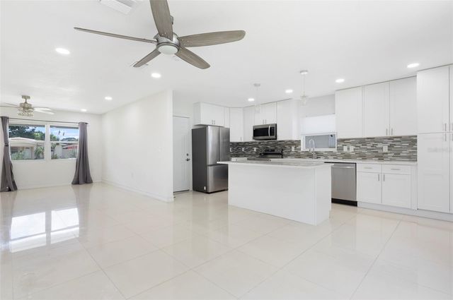 3725 31ST AVENUE N, St Petersburg, FL 33713