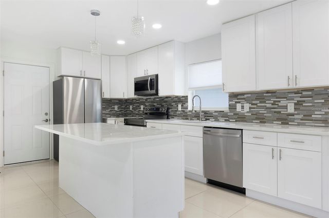 3725 31ST AVENUE N, St Petersburg, FL 33713