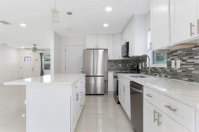 3725 31ST AVENUE N, St Petersburg, FL 33713