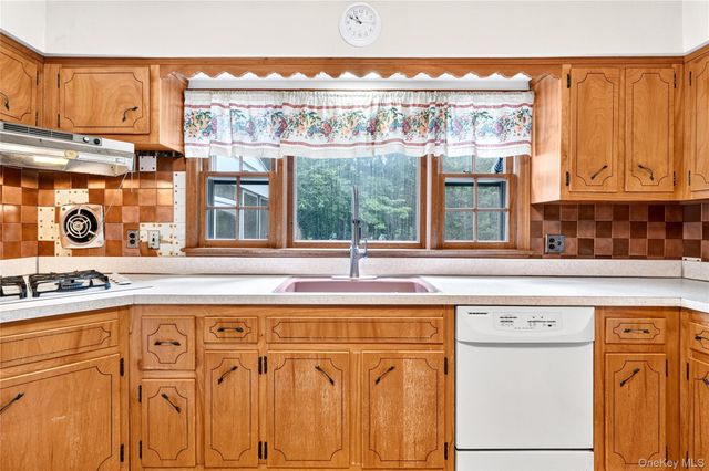 2 Laura Lane, Spring Valley, NY 10977
