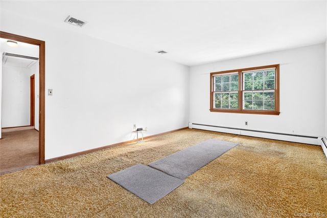 2 Laura Lane, Spring Valley, NY 10977