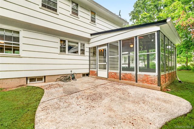 2 Laura Lane, Spring Valley, NY 10977