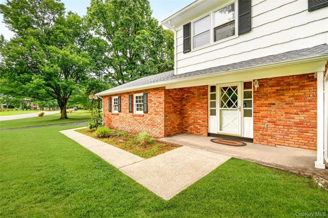 2 Laura Lane, Spring Valley, NY 10977