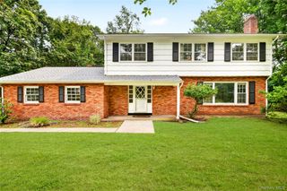 2 Laura Lane, Spring Valley, NY 10977