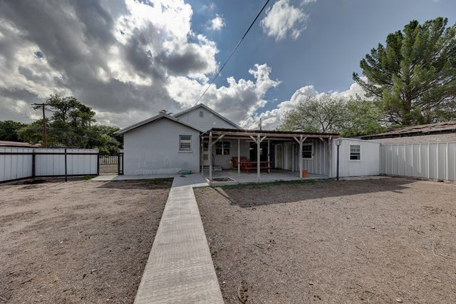 800 N Summer St, Marfa, TX 79843