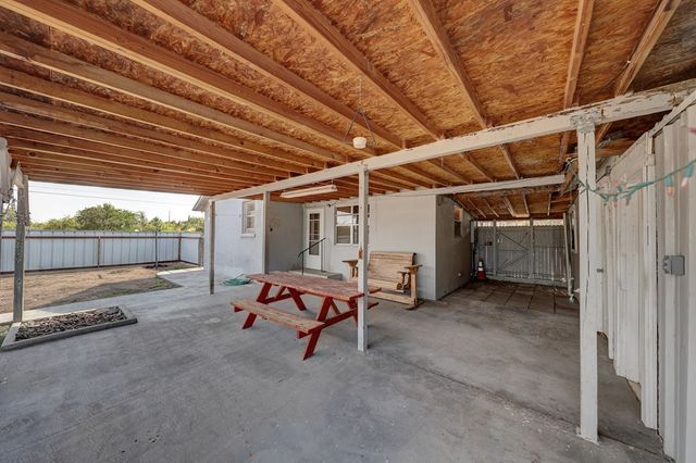 800 N Summer St, Marfa, TX 79843