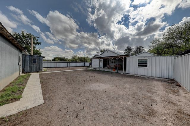 800 N Summer St, Marfa, TX 79843