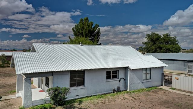 800 N Summer St, Marfa, TX 79843