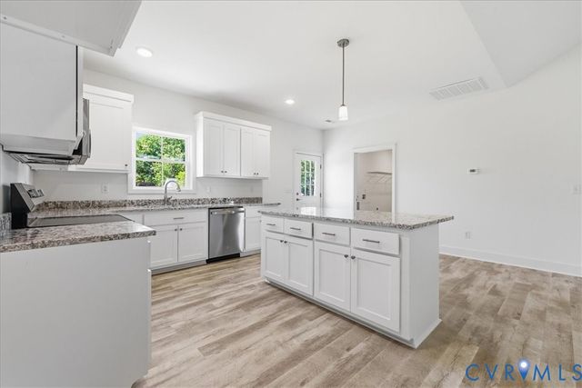 2206 Grant St, Hopewell, VA 23860
