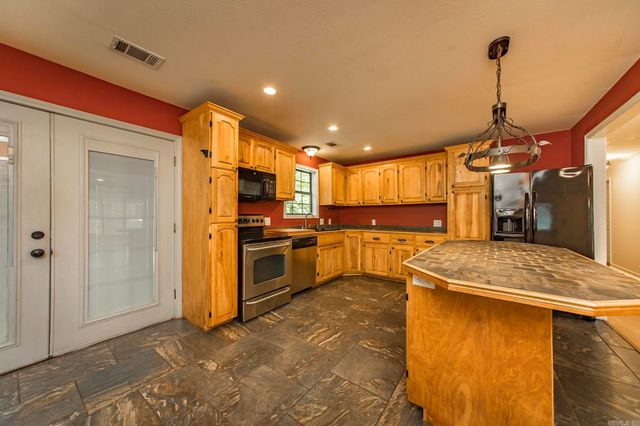 1600 E Lakeview, Benton, AR 72015