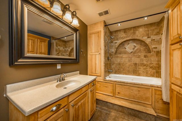 1600 E Lakeview, Benton, AR 72015