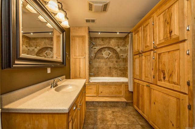1600 E Lakeview, Benton, AR 72015
