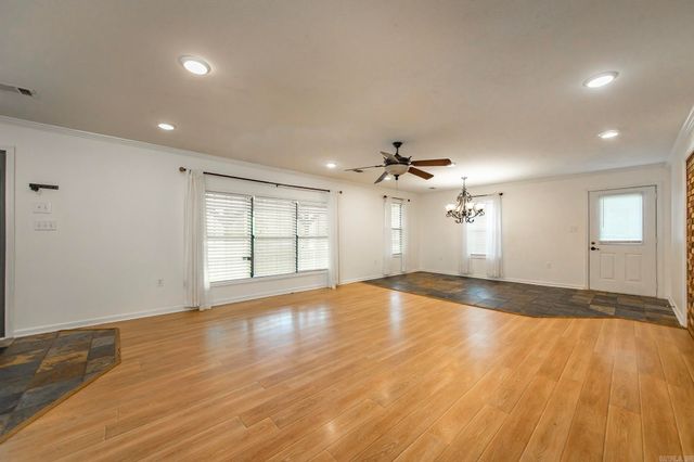 1600 E Lakeview, Benton, AR 72015