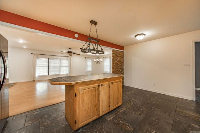 1600 E Lakeview, Benton, AR 72015