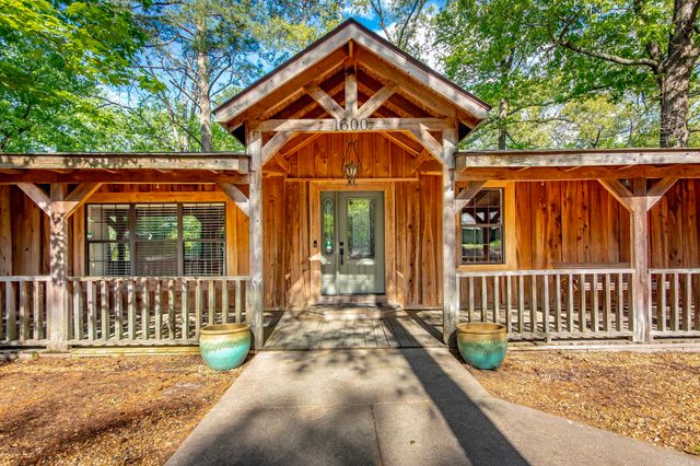 1600 E Lakeview, Benton, AR 72015