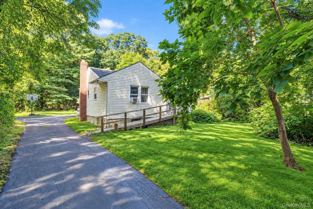 90 Daly Road, East Northport, NY 11731 — photo 3