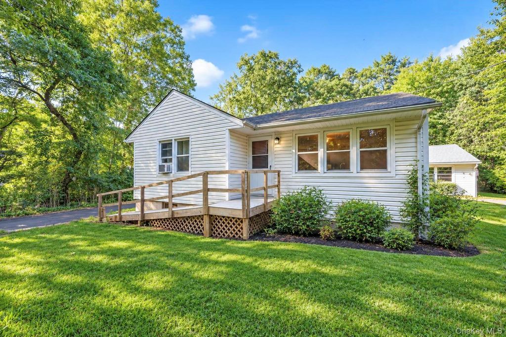 90 Daly Road, East Northport, NY 11731 — photo 4
