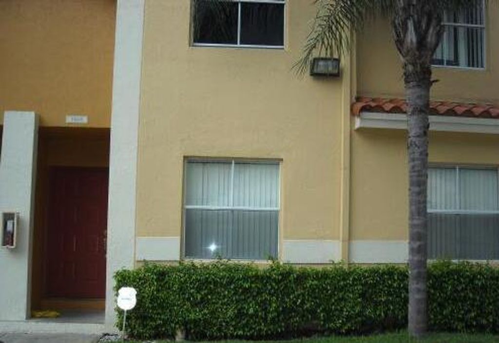 3868 NW 90th Avenue, Sunrise, FL 33351