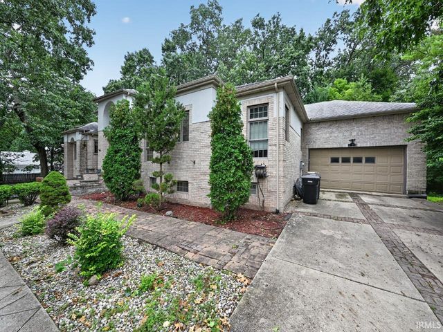 1925 Corby Boulevard, South Bend, IN 46617