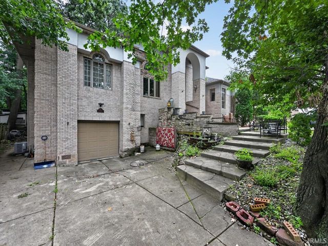 1925 Corby Boulevard, South Bend, IN 46617