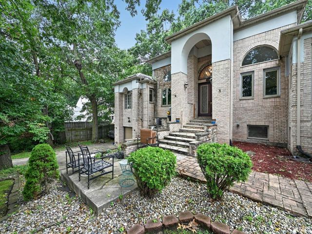 1925 Corby Boulevard, South Bend, IN 46617