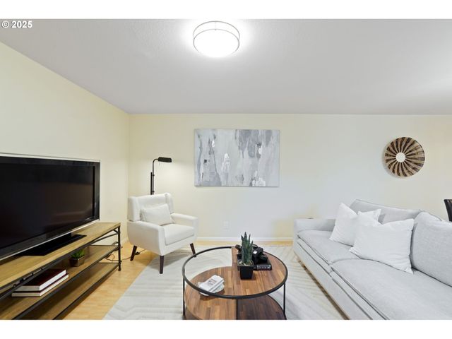 6679 HUNTINGTON Cir Se, Salem, OR 97306