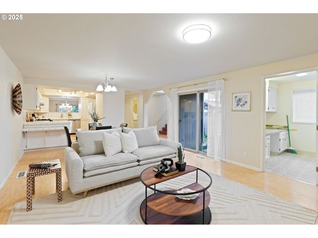 6679 HUNTINGTON Cir Se, Salem, OR 97306