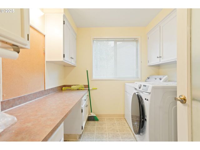 6679 HUNTINGTON Cir Se, Salem, OR 97306