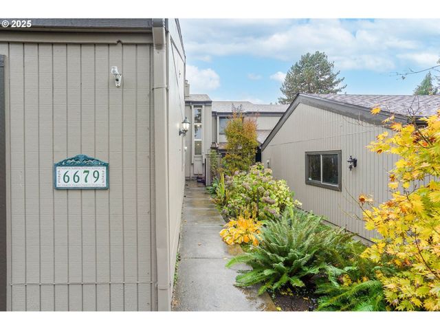 6679 HUNTINGTON Cir Se, Salem, OR 97306